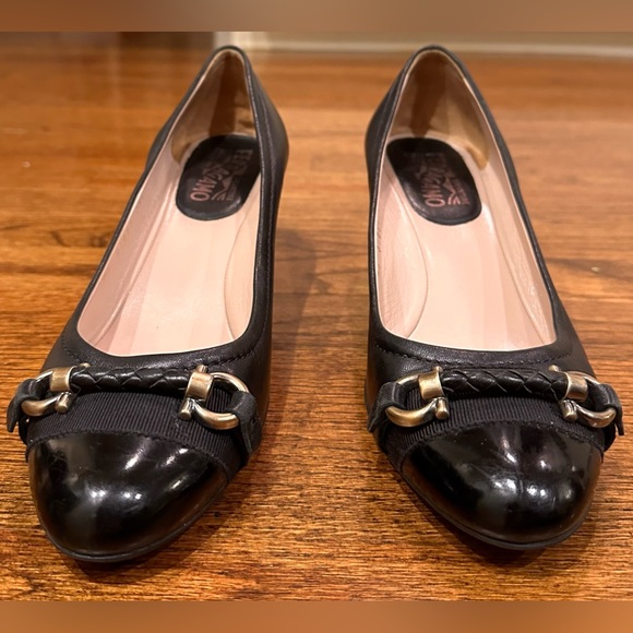 417. Ladies Salvatore Ferragamo Vintage Black Leather and Patent Horse Bit Shoes - Picture 7 of 16